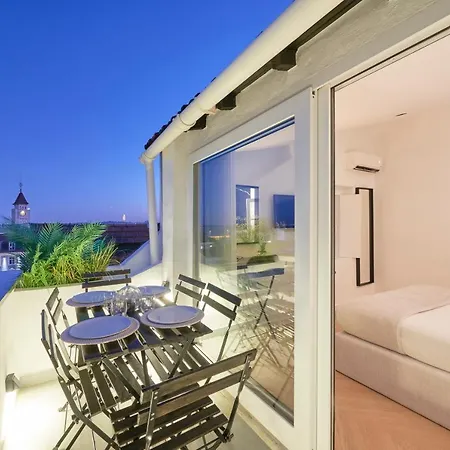 Terrace&shower River View. Daire