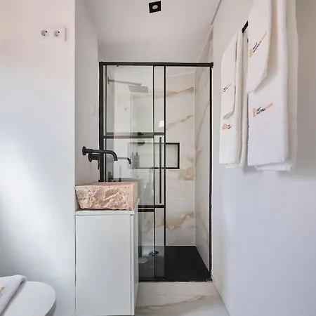 Terrace&shower River View. Daire *