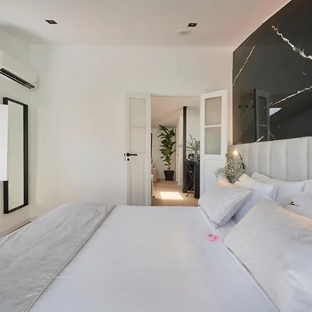 Terrace&shower River View. Daire *