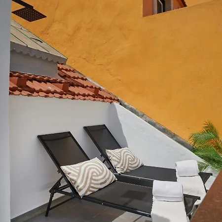 Terrace&shower River View. Daire