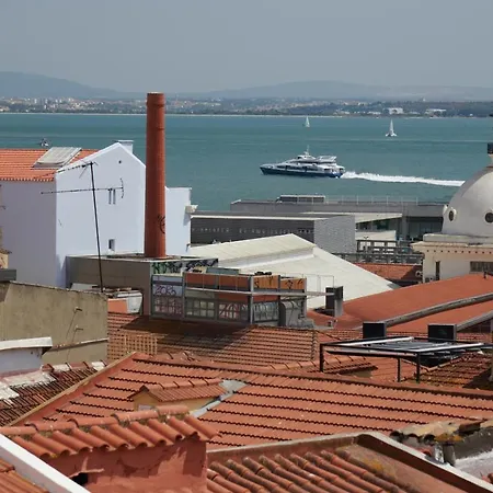 Terrace&shower River View. Lisbon