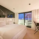 Terrace&shower River View. *